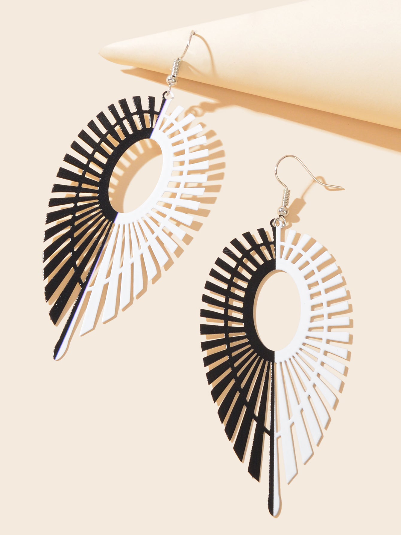 Designer Stylish Black White Hollow Geometric Dangle Earrings Party Decoration
