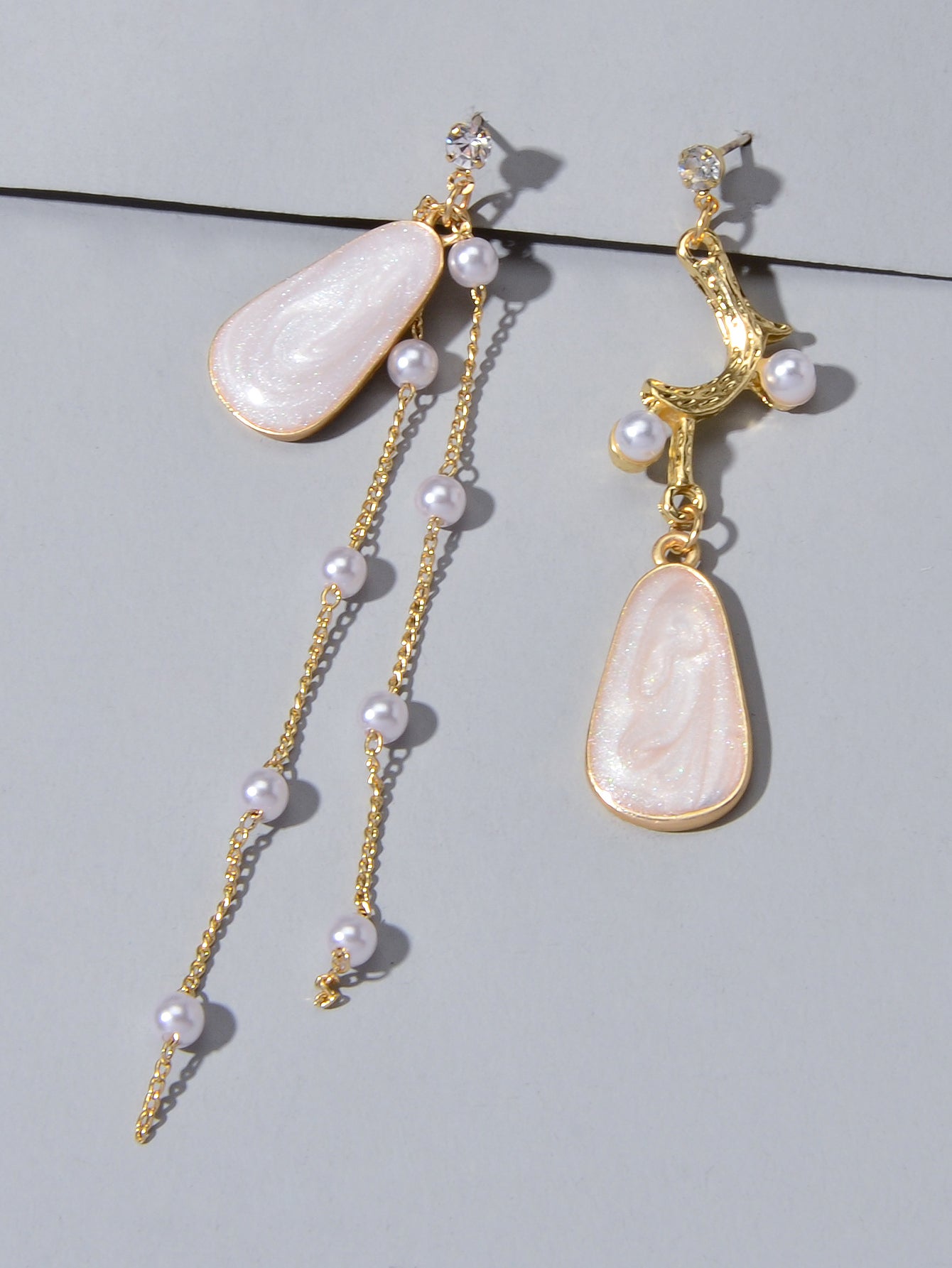 Retro Design Asymmetric Long Gold Chain Pearl Enamel Geometric Dangle Earrings