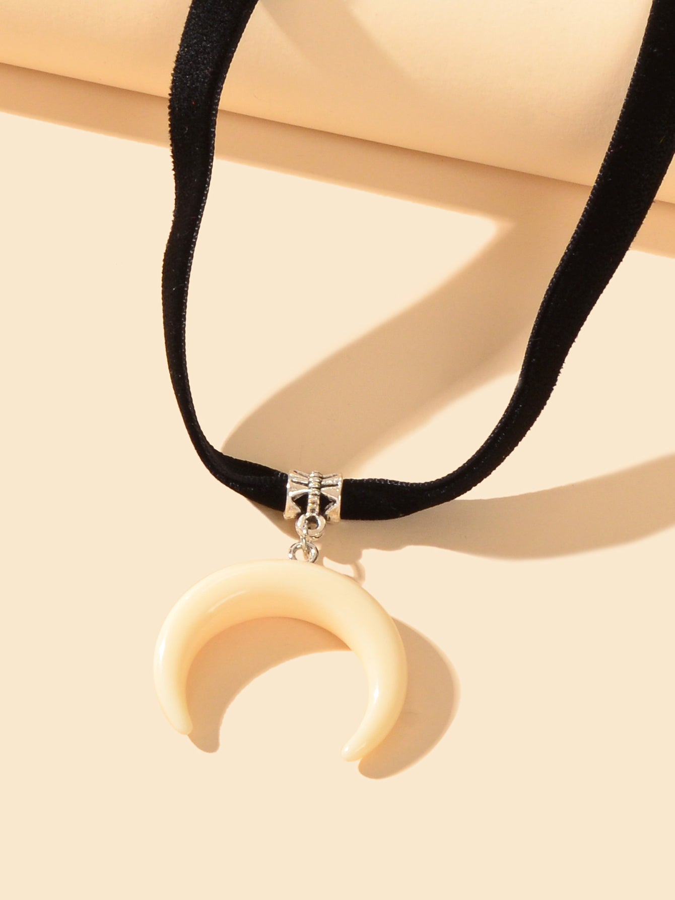 Black Velvet Choker Necklace Adjustable Retro Short Clavicle Ox Horn Jewellery