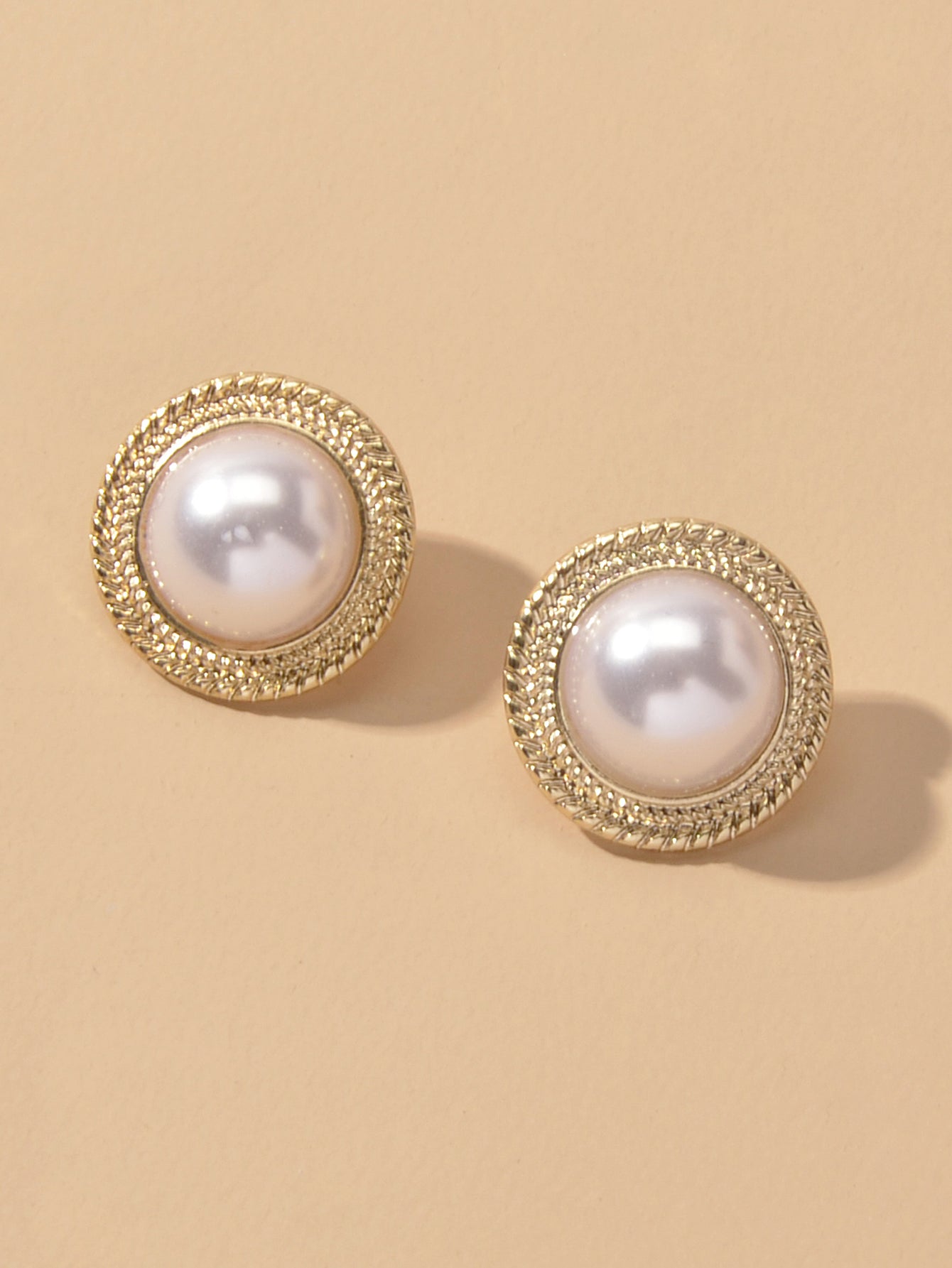 Retro Pearl Decoration Gold Plated Round Stud Wedding Engagement Female Earrings