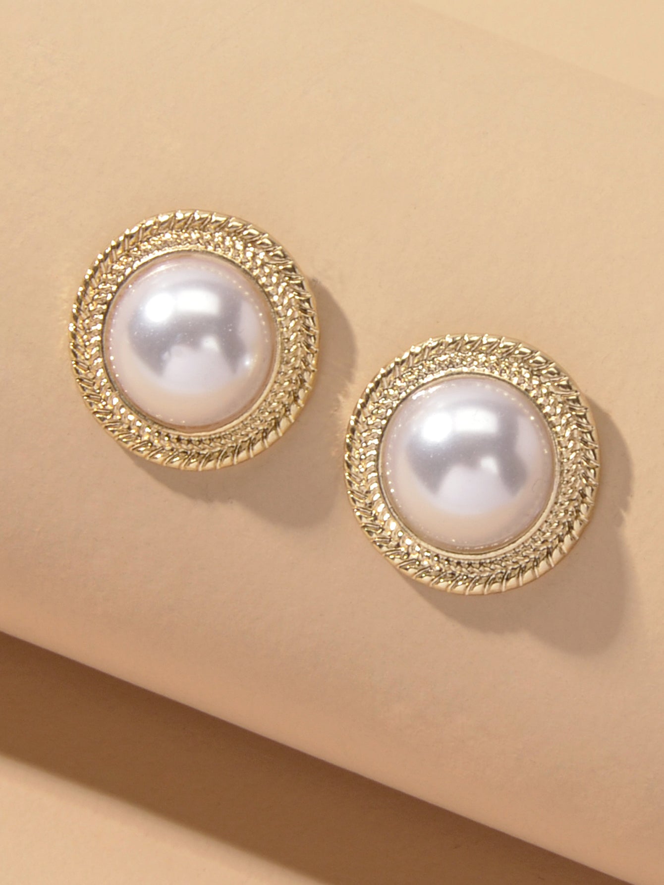 Retro Pearl Decoration Gold Plated Round Stud Wedding Engagement Female Earrings