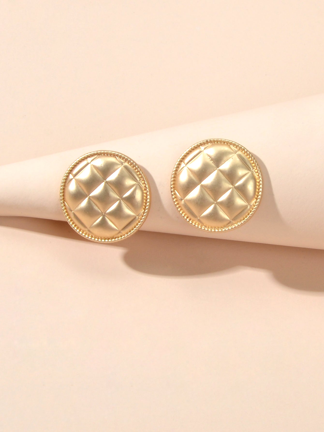 2pairs Retro Accessories Black Enamel Letters Heart Gold Round Stud Earrings Set