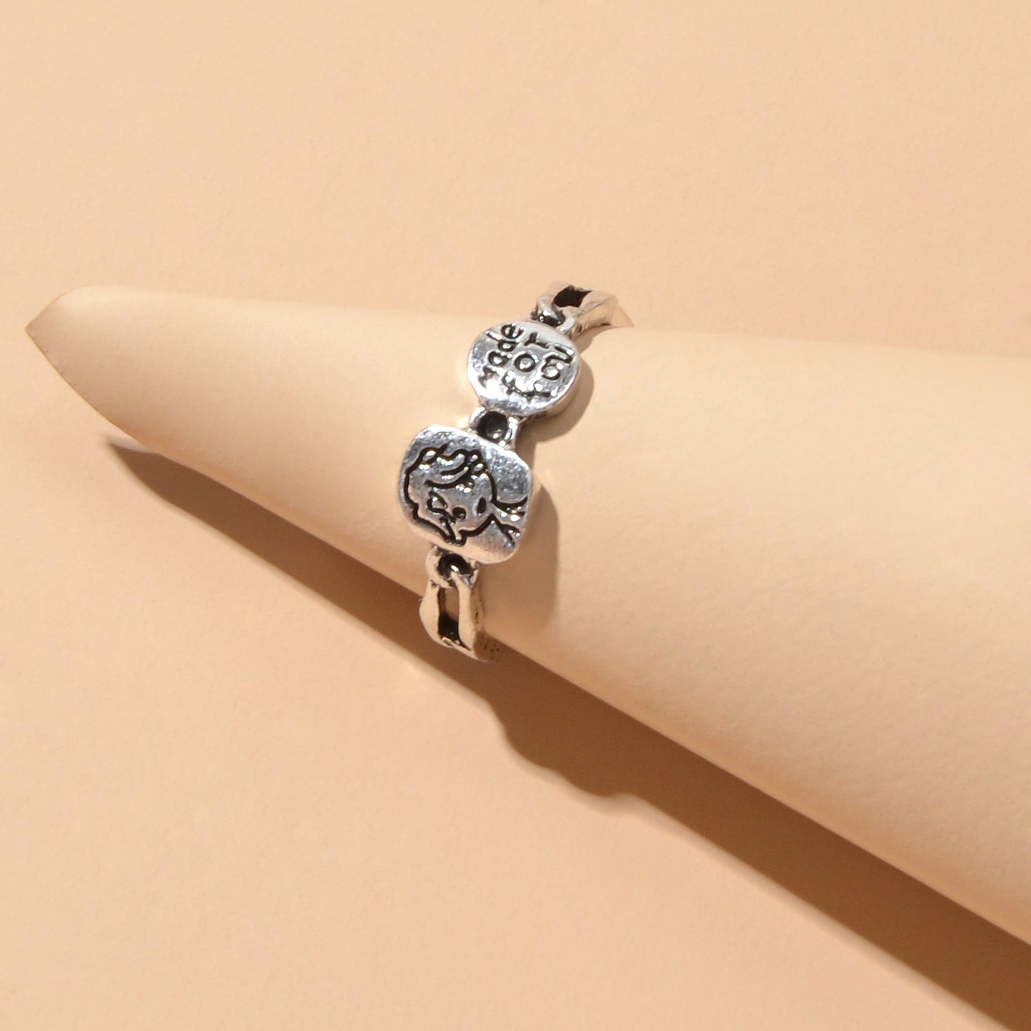 Personality Creative Antqiue Silver Carved Portrait Letter Open Cuff Cool Ring