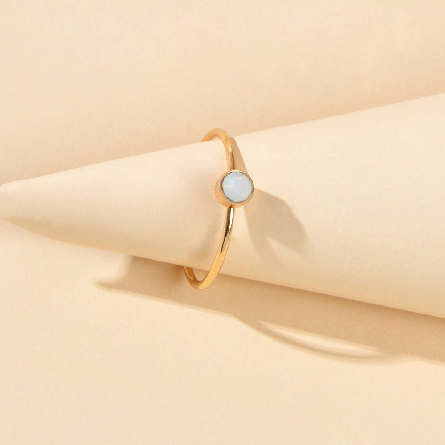 Simple Geometric White Acrylic Decor Gold Finger Wedding Party Wear Ring Jewelry