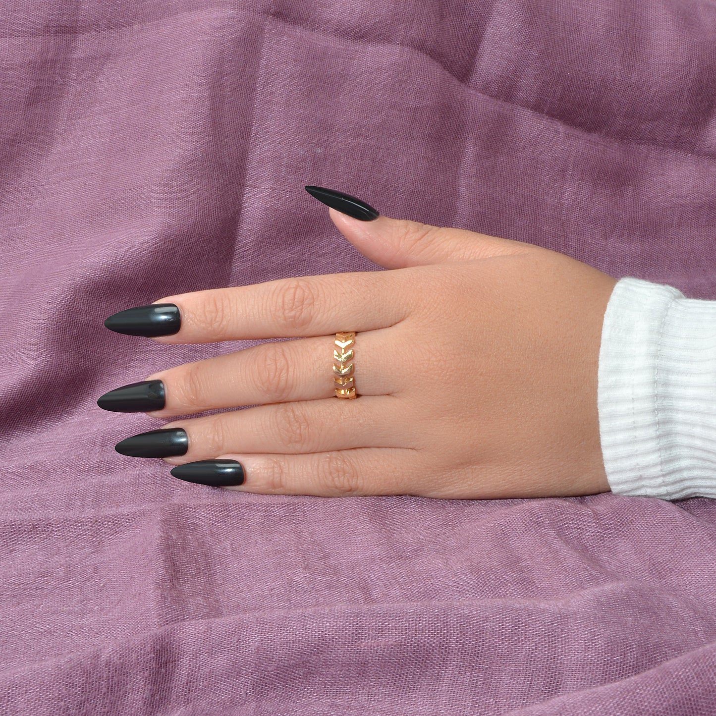 Designer Jewellery Gold Metal Finish Arrow Simple Finger Ring for Party Fesvital