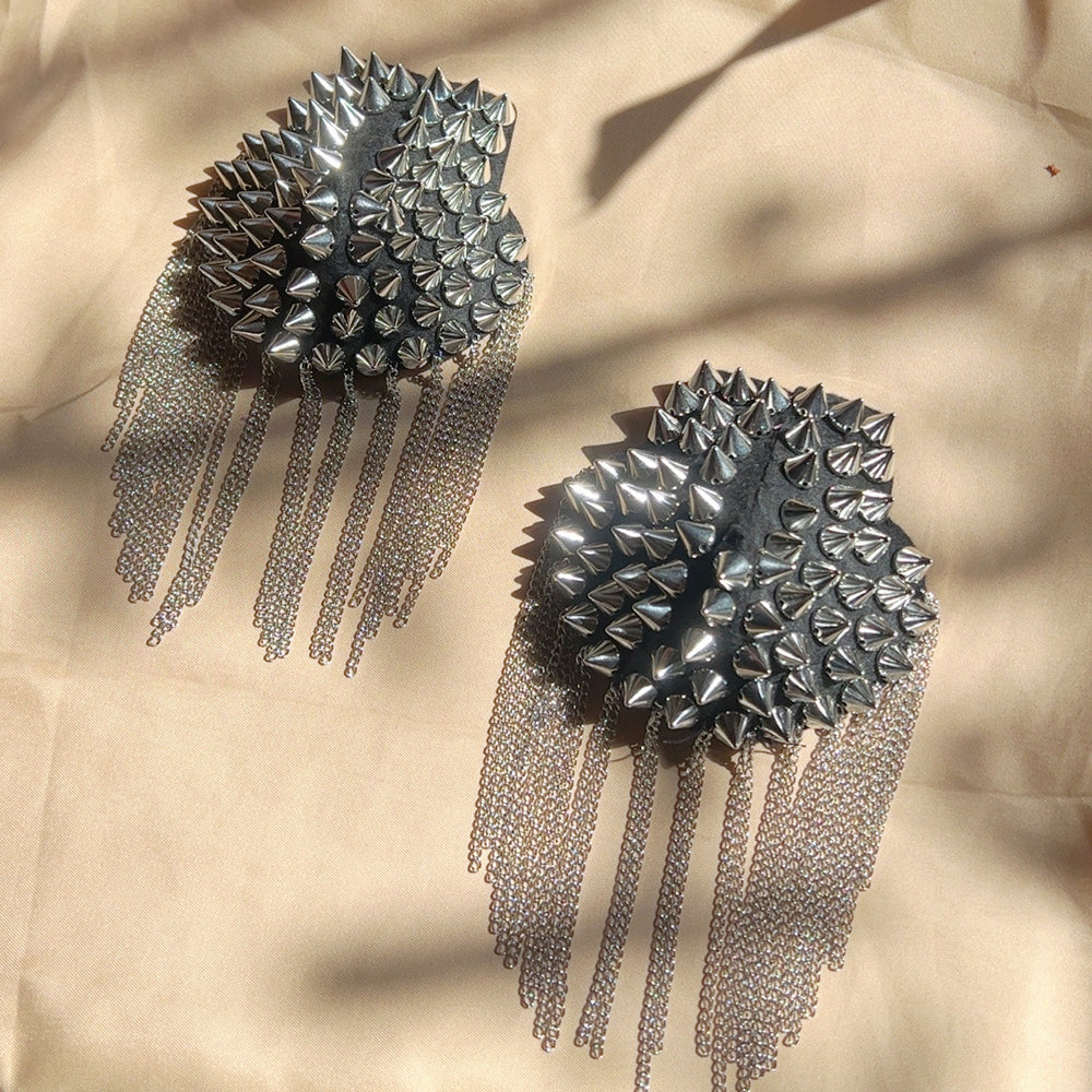 2pcs Fashionable Rivet Fringe Shoulder Epaulet Brooch Edgy Accessories