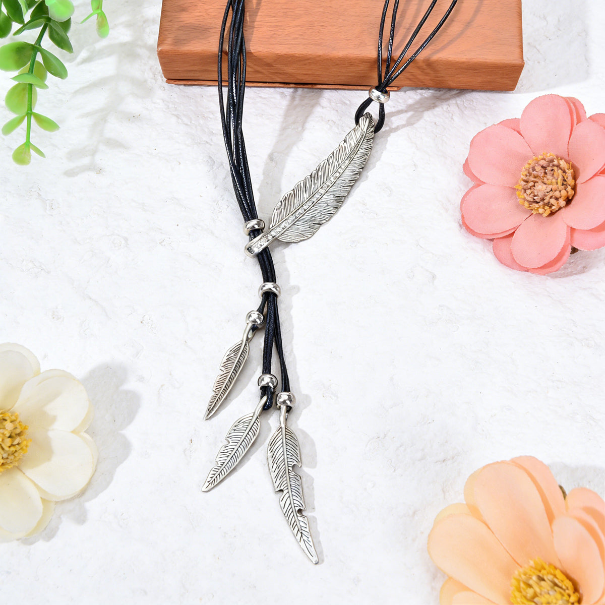 1pc Western Bohemian Black PU Rope Handmade Antique Silver gold Feather Pendant Necklace Women Holiday Jewelry