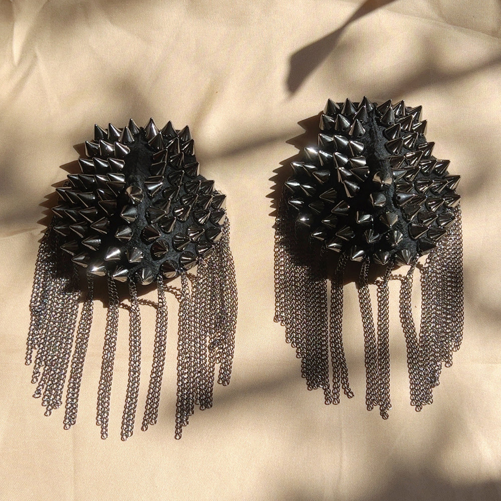 2pcs Fashionable Rivet Fringe Shoulder Epaulet Brooch Edgy Accessories