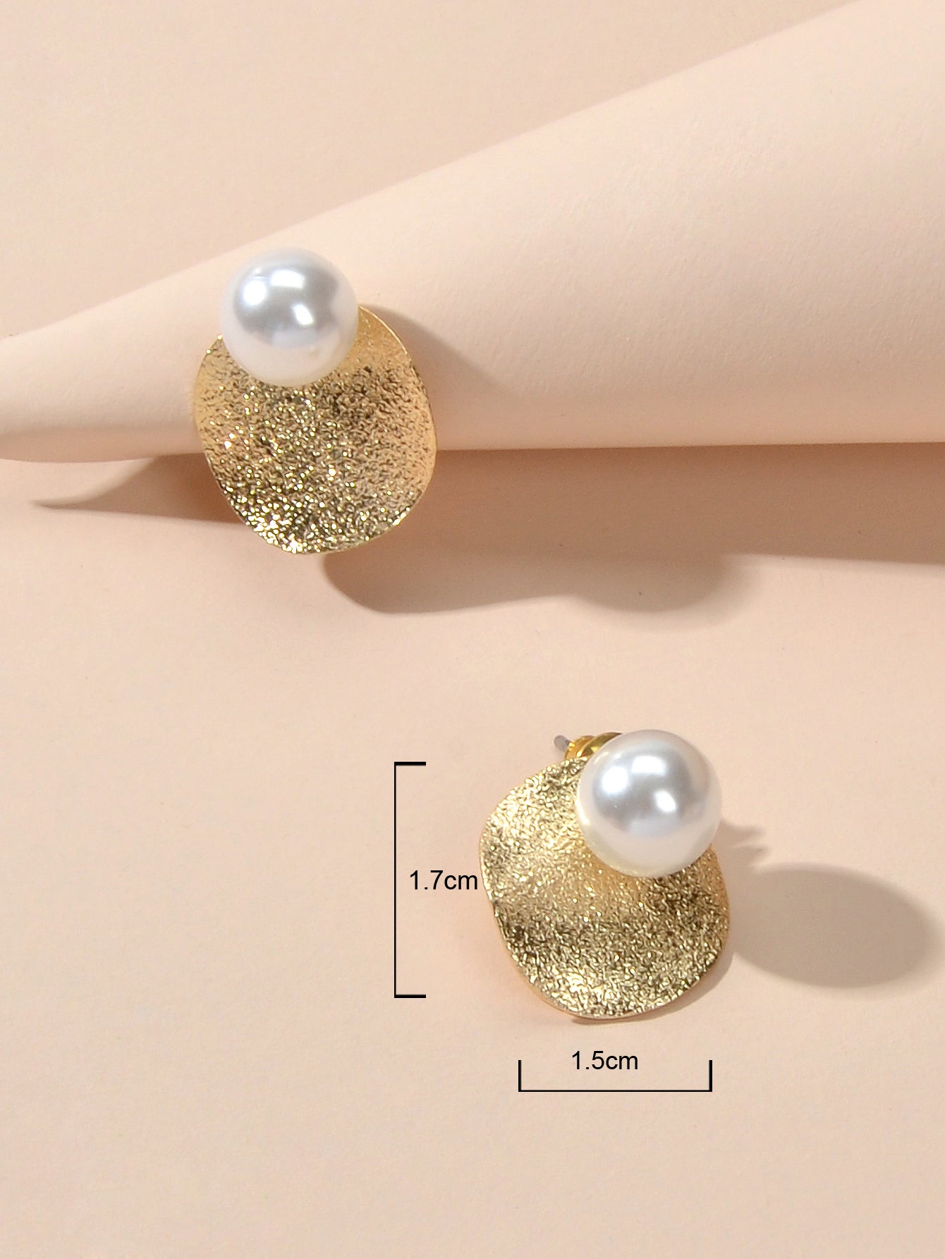 Gold Plated Retro Designer Jewellery Pearl Decoration Disc Stud Pierced Earrings