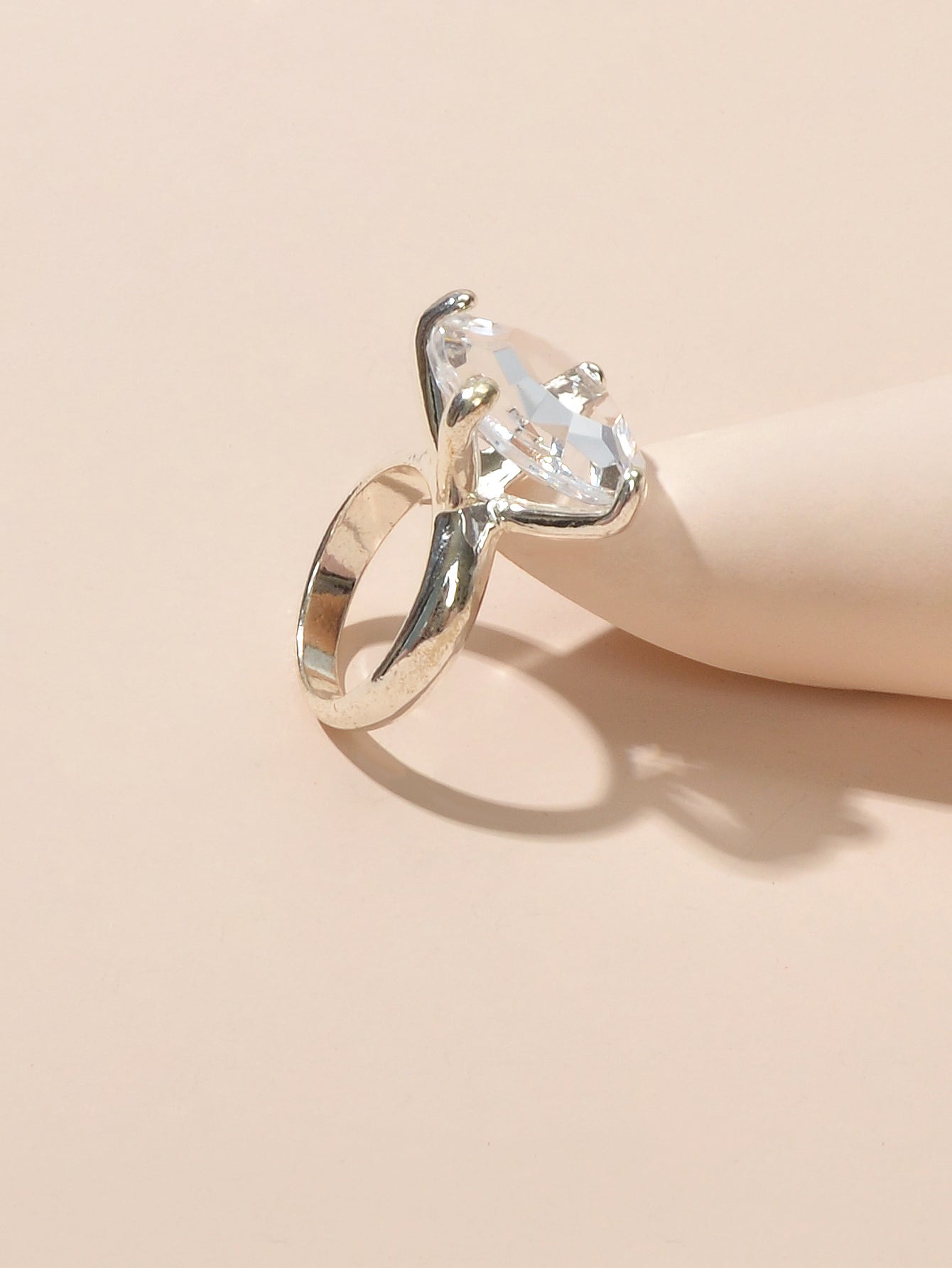Perfect Engagement Gift Big Transparent Simulated Crystal Finger Ring Women Band