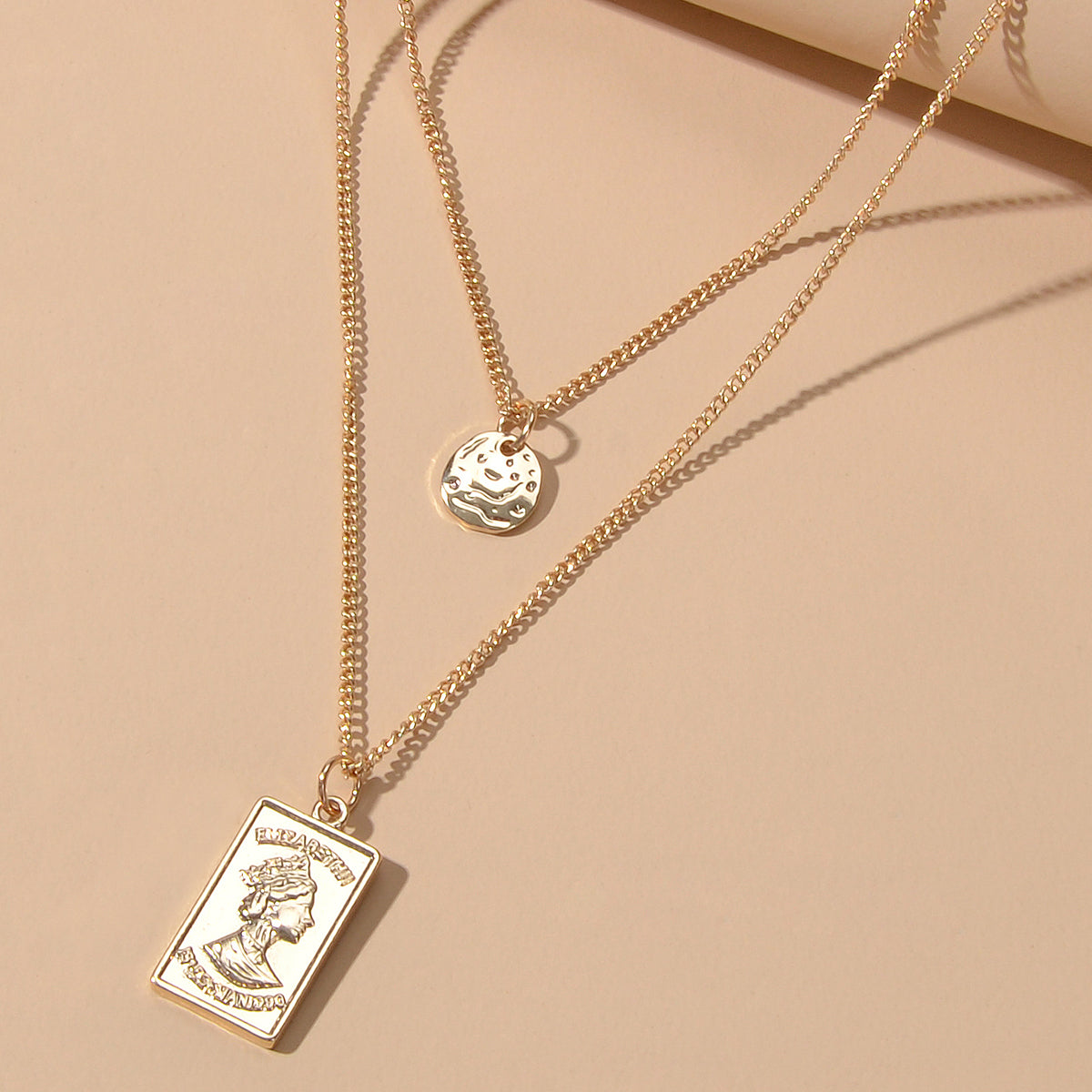 Court Double layer Gold Chain Round Rectangle Head Sculpture Pendant Necklace