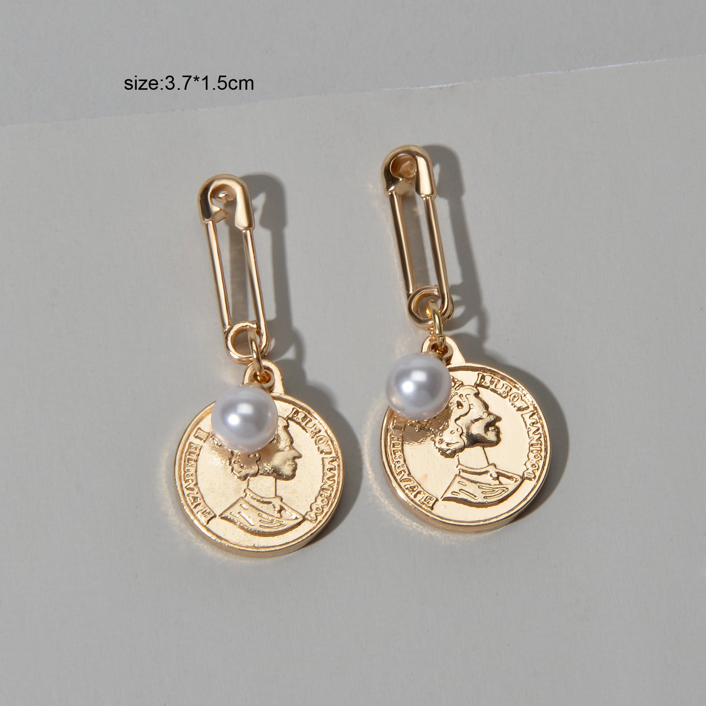 Classics Designer Jewellery Pearl Pin Shape Portrait Cion Charm Dangle Earrings