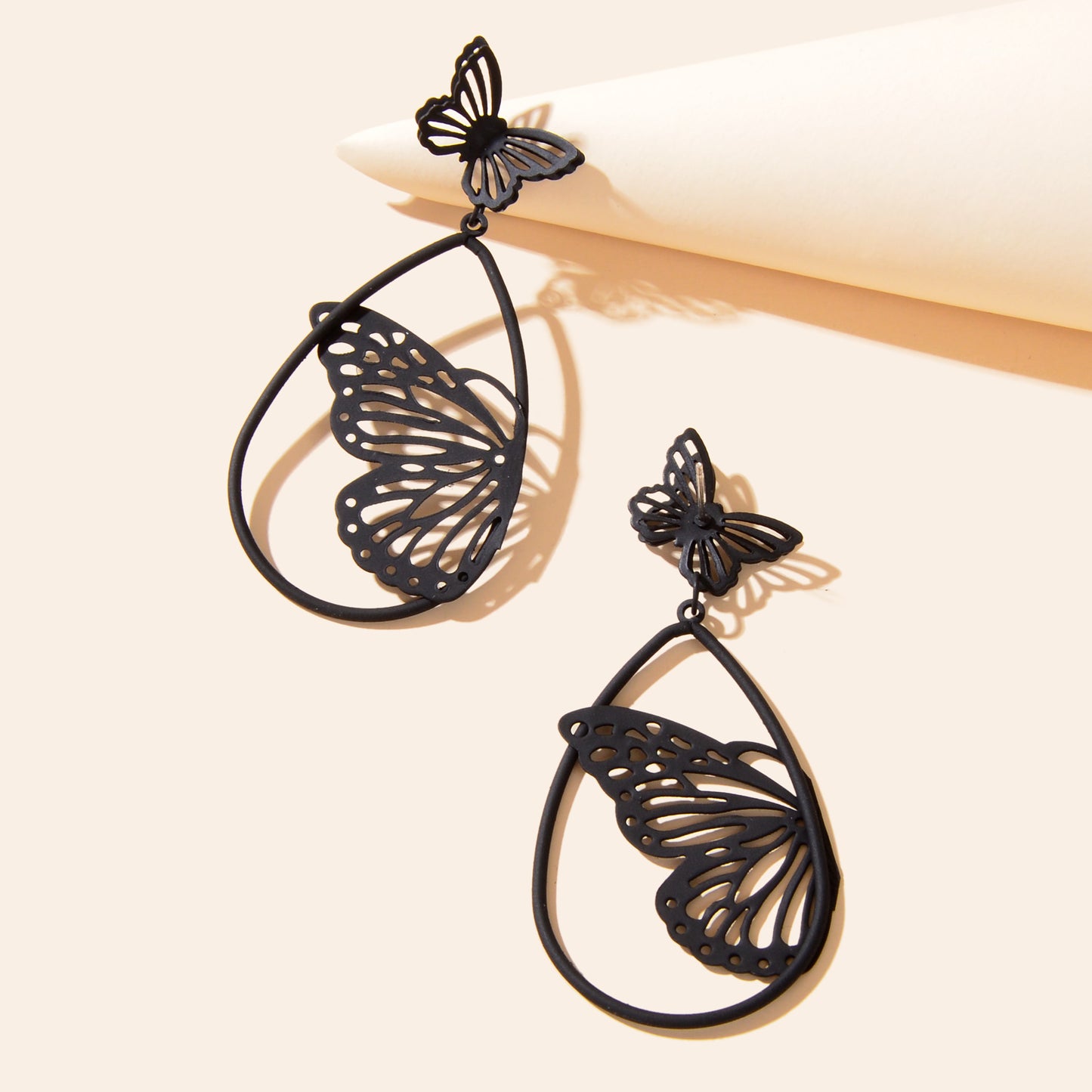 New Retro Black Hollow Butterfly Water Drop Earrings Party Decoration for Women
