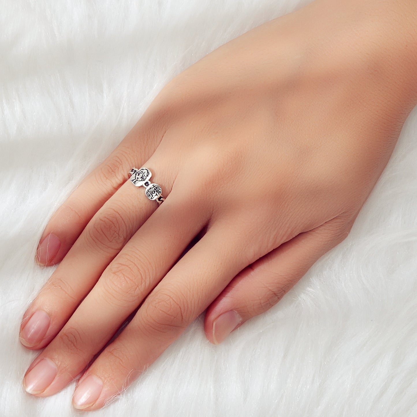 Personality Creative Antqiue Silver Carved Portrait Letter Open Cuff Cool Ring