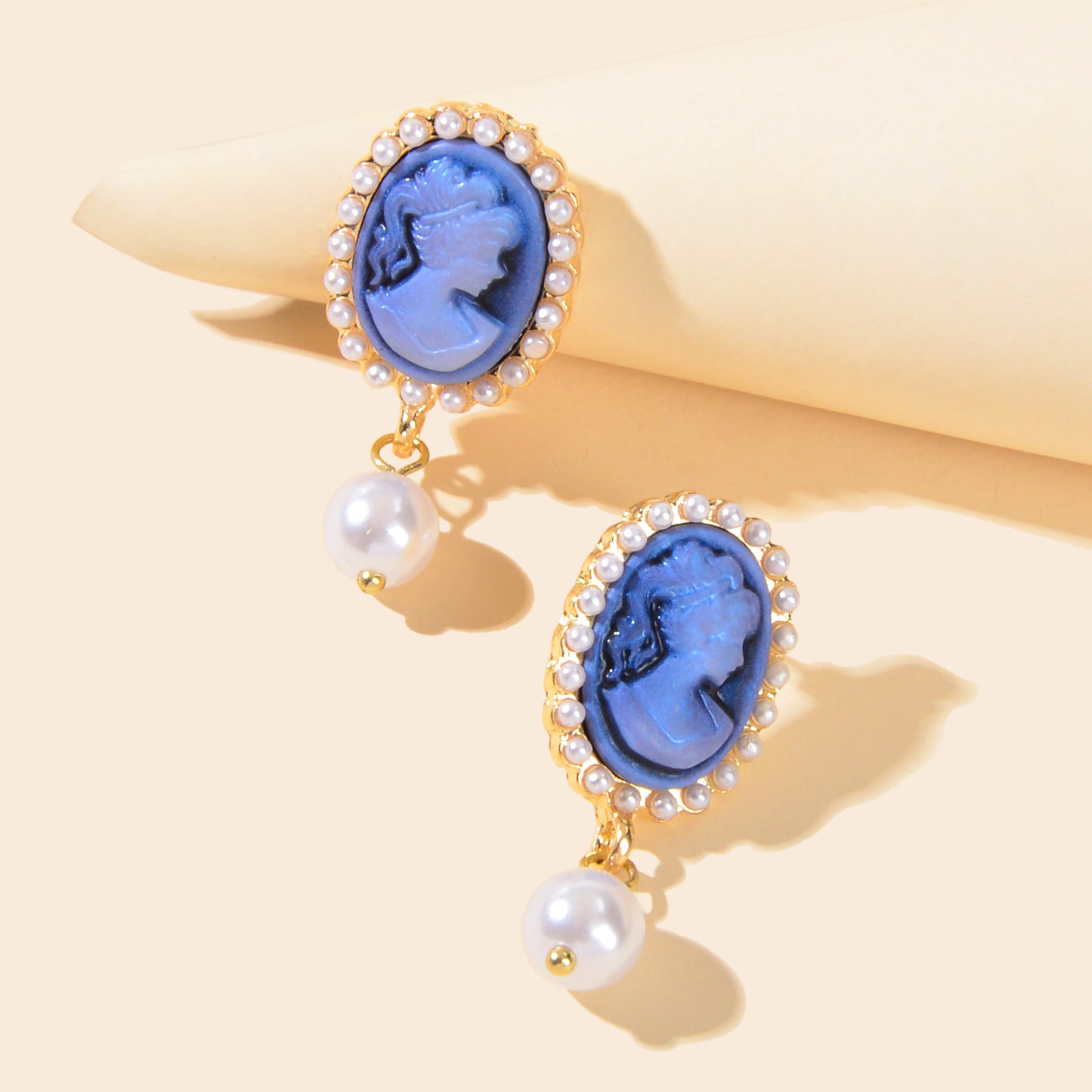 Textured Retro Accessories Court Pearl Blue Resin Relief Queen Dangle Earrings