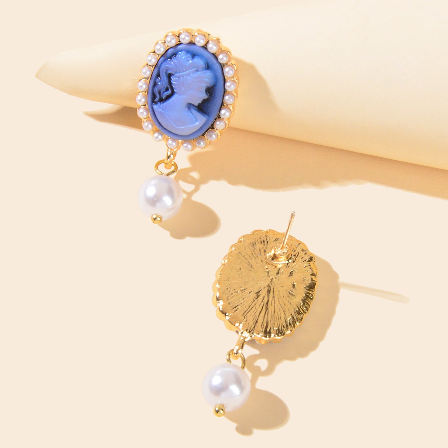 Textured Retro Accessories Court Pearl Blue Resin Relief Queen Dangle Earrings