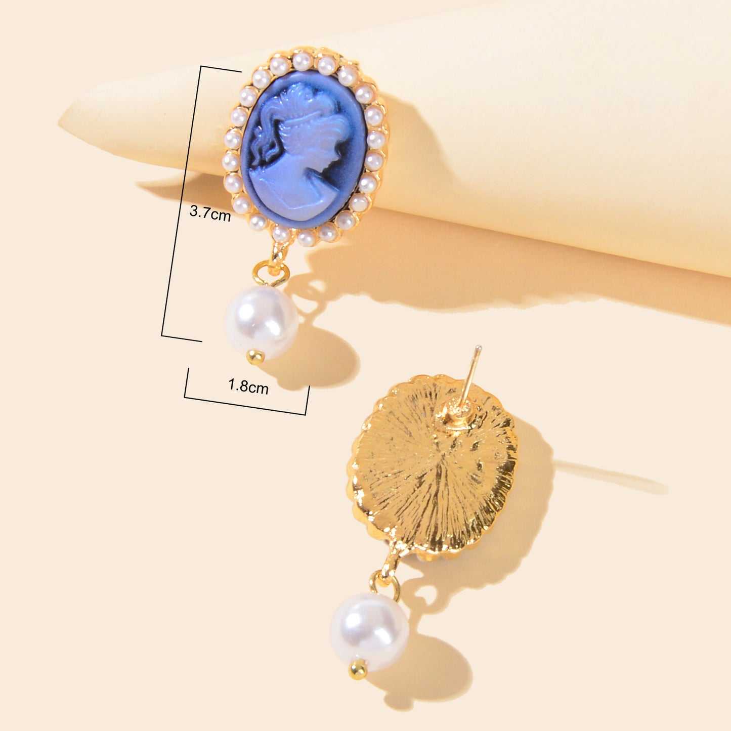Textured Retro Accessories Court Pearl Blue Resin Relief Queen Dangle Earrings