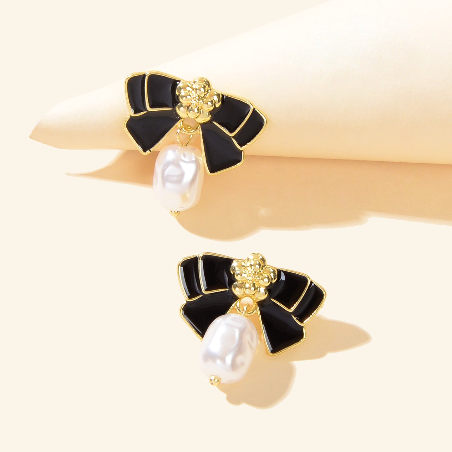 Retro Jewellery Pearl Charm White Black Enamel Bow Tie Hypoallergenic Earrings