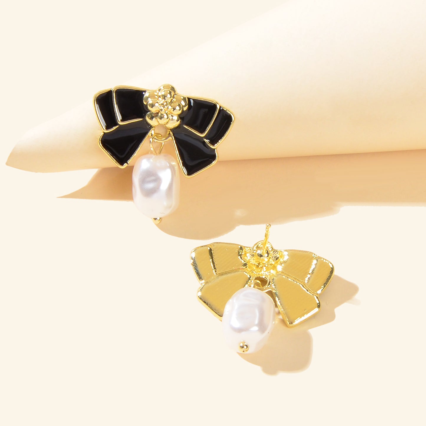 Retro Jewellery Pearl Charm White Black Enamel Bow Tie Hypoallergenic Earrings