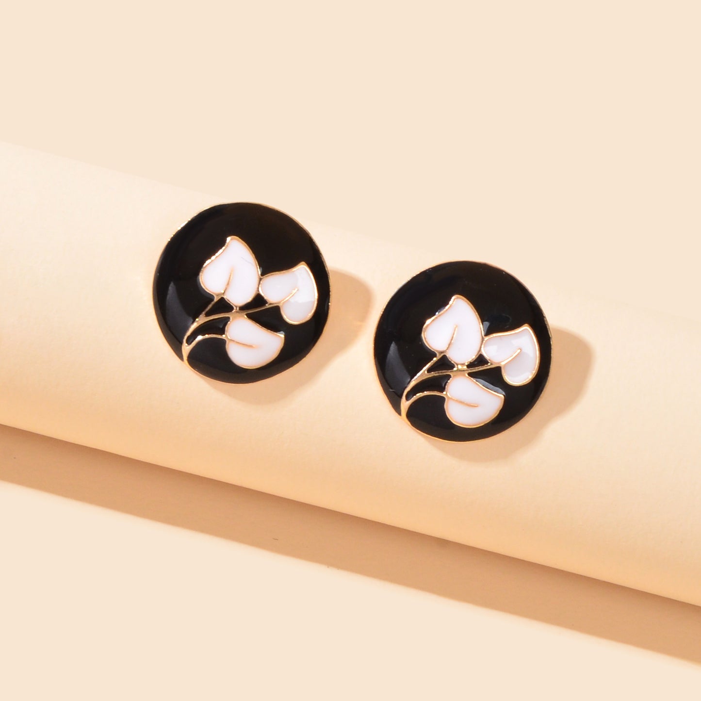 Retro Party Daily Jewelry Women White Leaf Black Round Enamel Stud Earrings