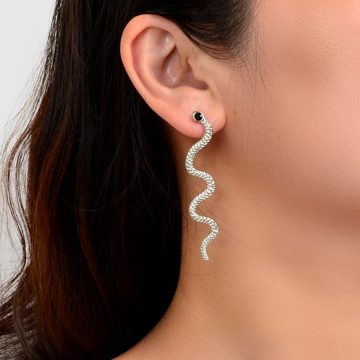 Simple Jewelry Black Resin Decor Silvery Carved Metal Snake Shaped Stud Earrings