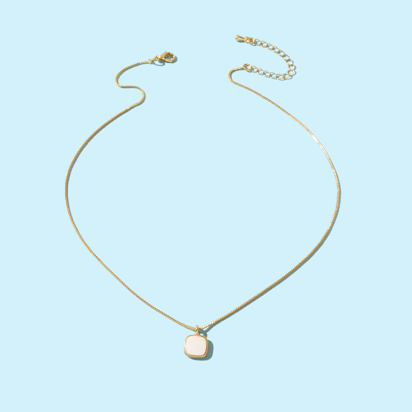 Stylish Jewelry Golden Chain White Square Pendant Necklace for Women Fashion Accessories
