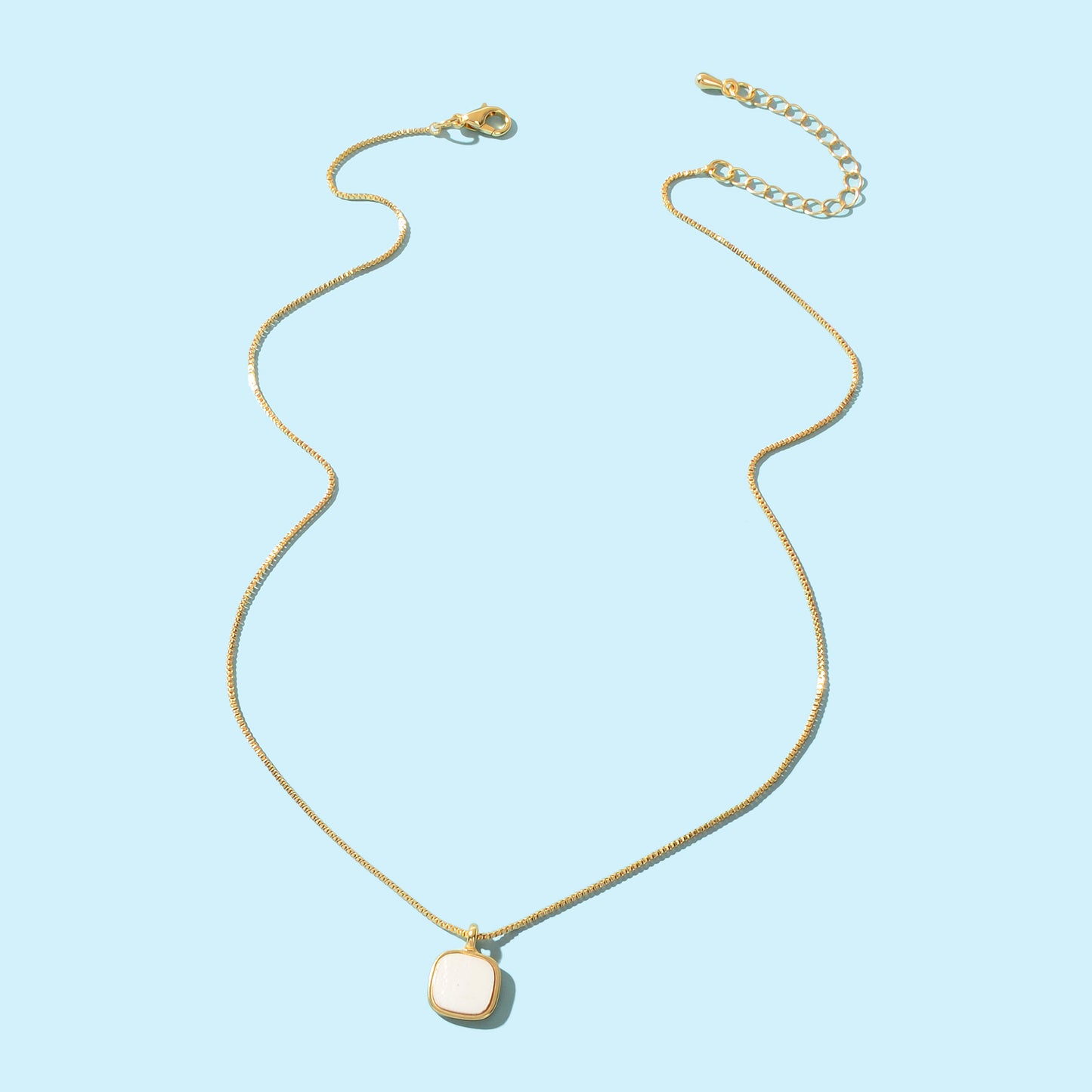 Stylish Jewelry Golden Chain White Square Pendant Necklace for Women Fashion Accessories