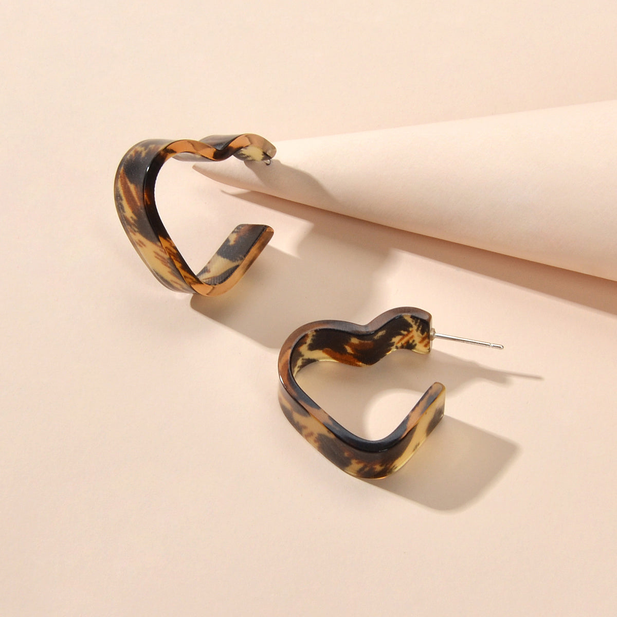 Designer Jewelry Trendy Brown Leopard Resin Acrylic Heart Stud Pierced Earrings
