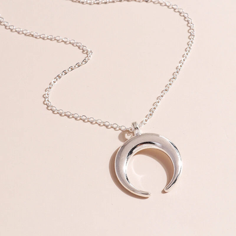 Trendy Horn Pendant Necklace Woman Teens Half Moon Crescent Charm Accessories