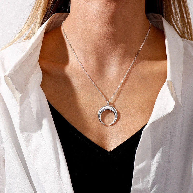 Trendy Horn Pendant Necklace Woman Teens Half Moon Crescent Charm Accessories