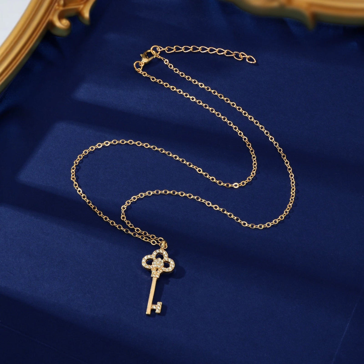 AU Local Rhinestone Flower Key Charm Necklace Stunning Simulated Diamond Jewelry