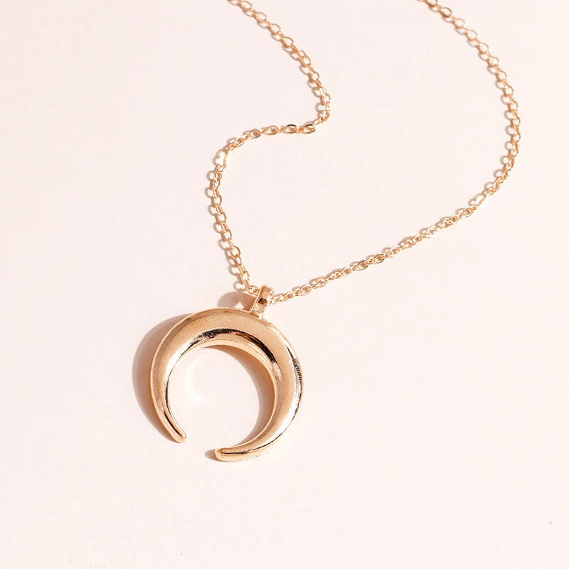 Trendy Horn Pendant Necklace Woman Teens Half Moon Crescent Charm Accessories