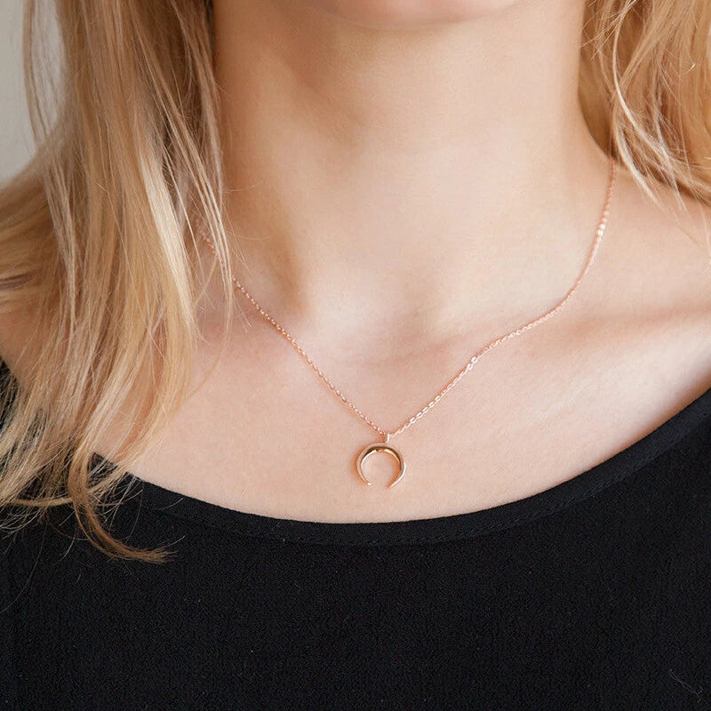 Trendy Horn Pendant Necklace Woman Teens Half Moon Crescent Charm Accessories