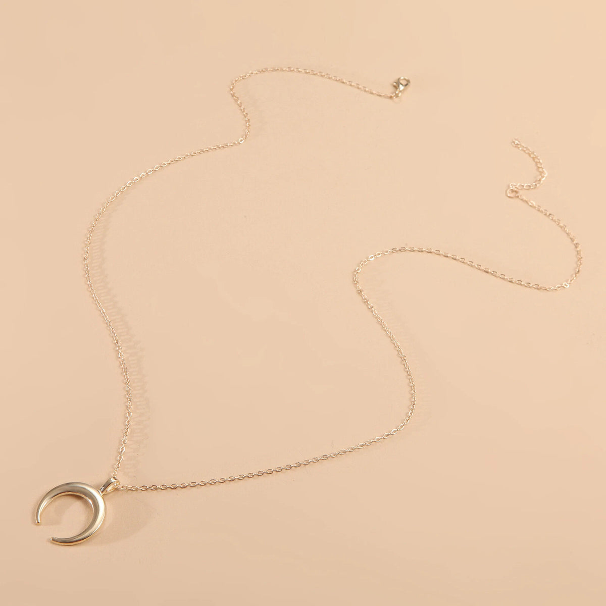 Trendy Horn Pendant Necklace Woman Teens Half Moon Crescent Charm Accessories