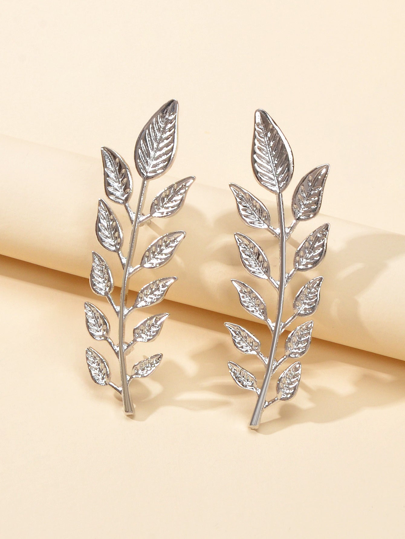 Elegant Double Leaf Collar Pin Brooch Silver Plant Unisex Brooch Badge Gift