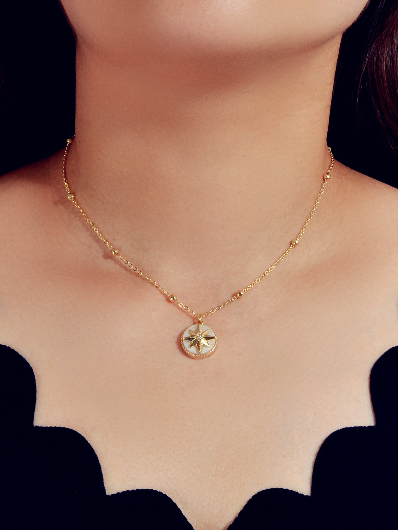 Unique Design Gold Chain Star Pattern Round Pendant Necklace Girl Birthday Gifts