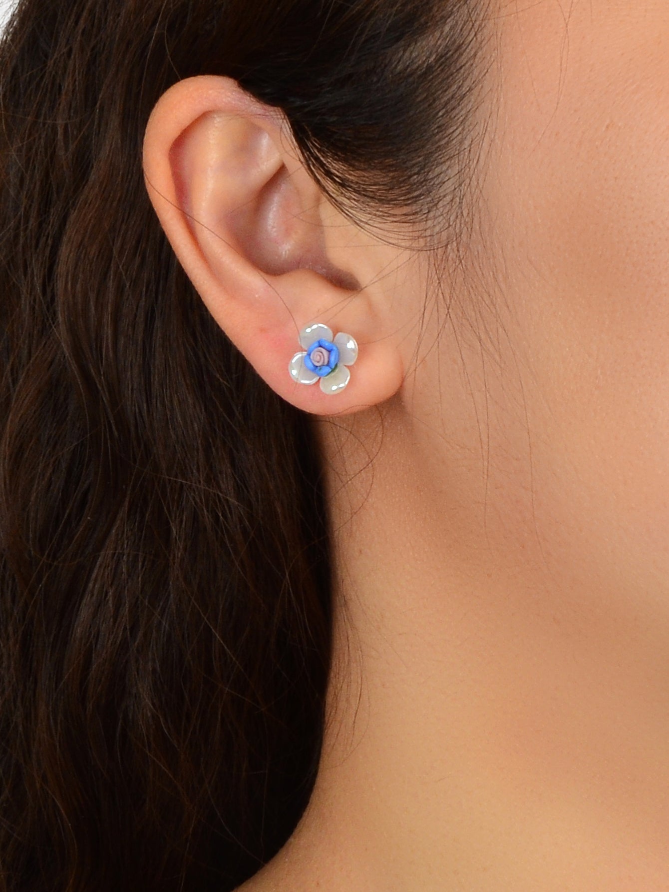 Sweet Elegant White Blue Resin Petal Hypoallergenic Chic Flower Stud Earrings