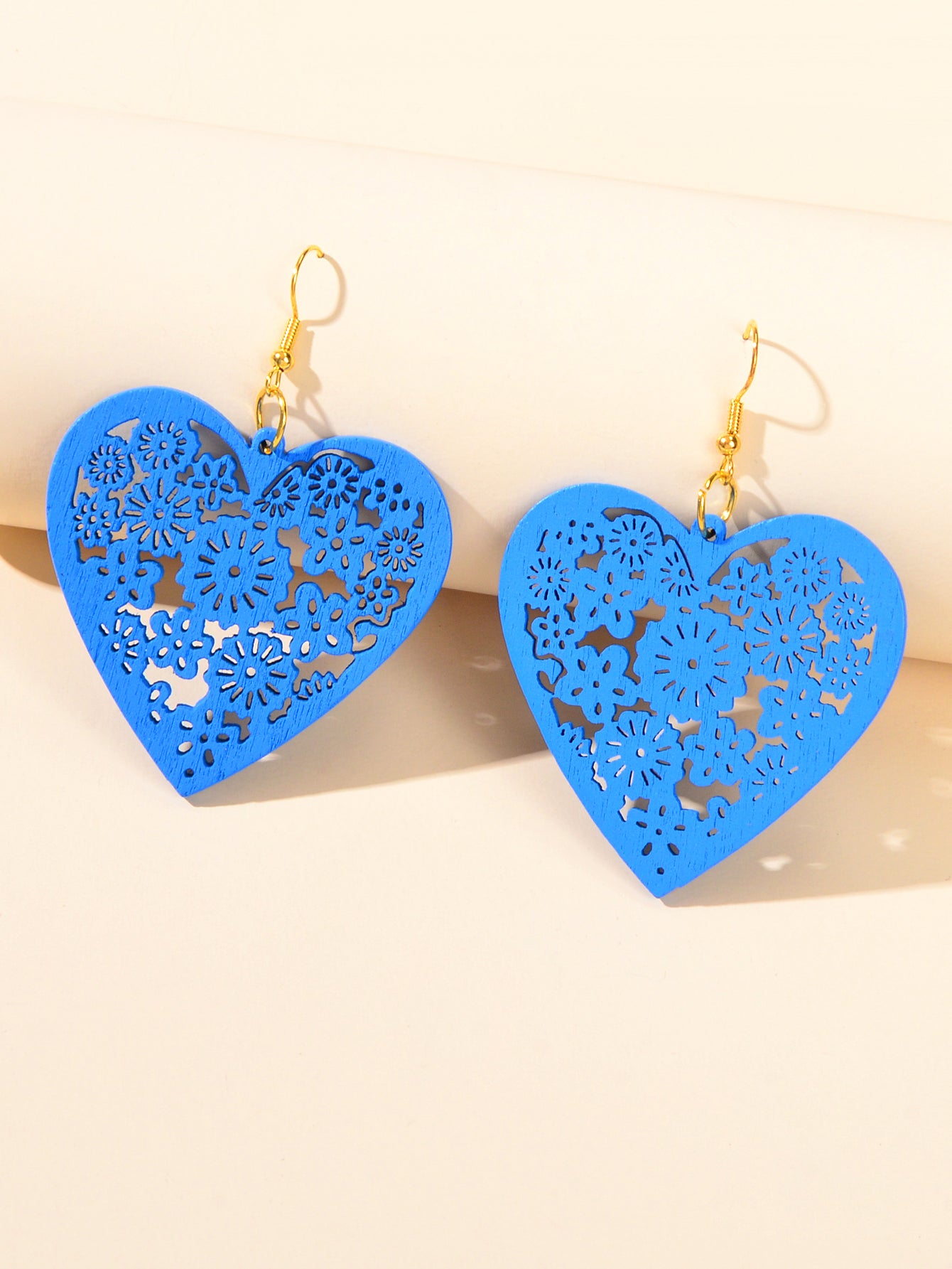Nice Collection Colorful Wood Flower Pattern Hollow Heart Dangle Ladies Earrings
