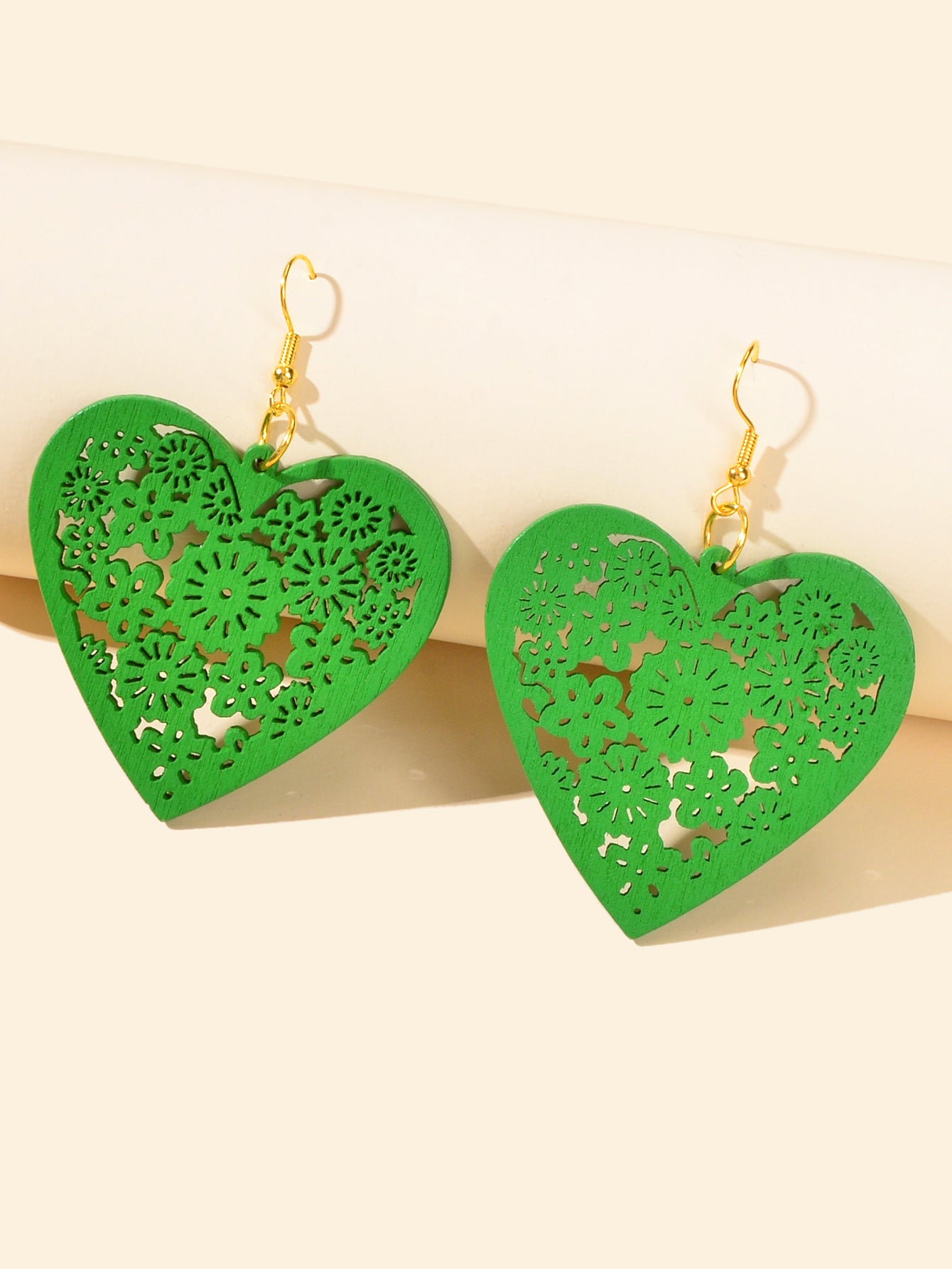 Nice Collection Colorful Wood Flower Pattern Hollow Heart Dangle Ladies Earrings