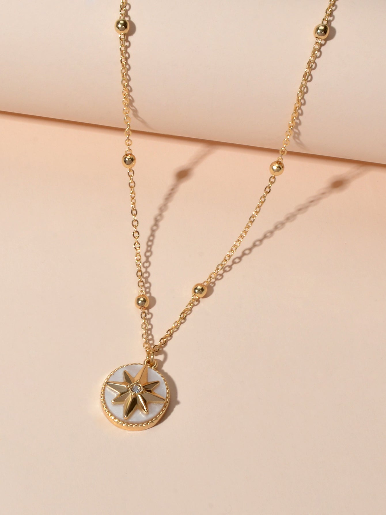 Unique Design Gold Chain Star Pattern Round Pendant Necklace Girl Birthday Gifts